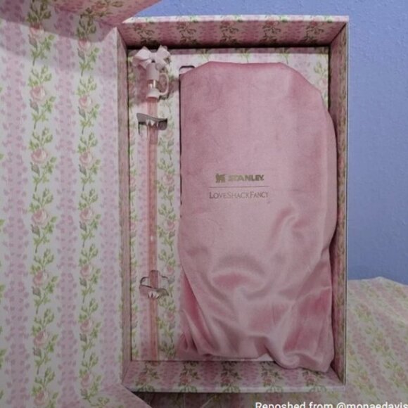 Stanley Love Shack Thermos with Floral Design 40 oz - Picture 2 of 3